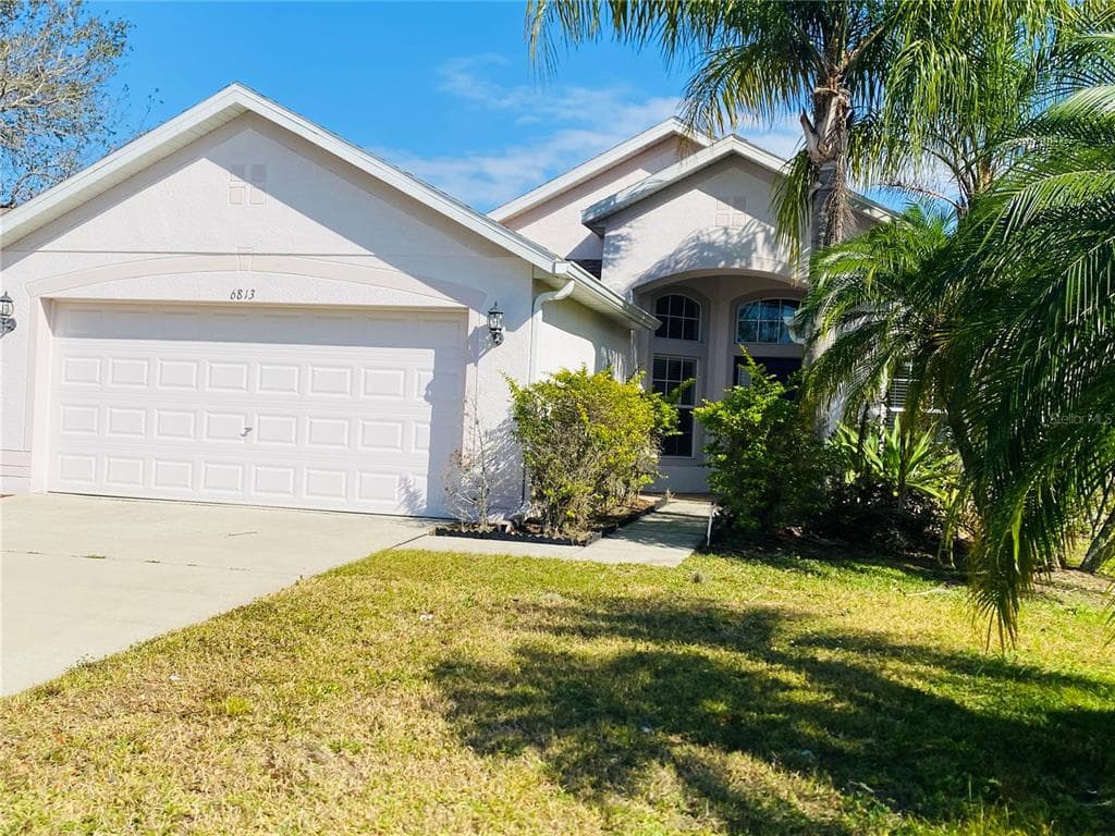 6813 GUILFORD CREST DR APOLLO BEACH, FL 33572
