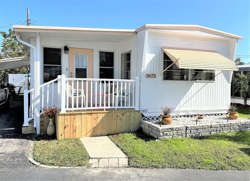 8672 44TH AVENUE N UNIT 63 ST PETERSBURG, FL 33709