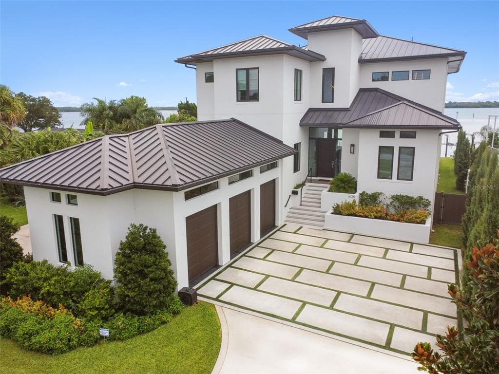 6125 BAYOU GRANDE BOULEVARD NE ST PETERSBURG, FL 33703