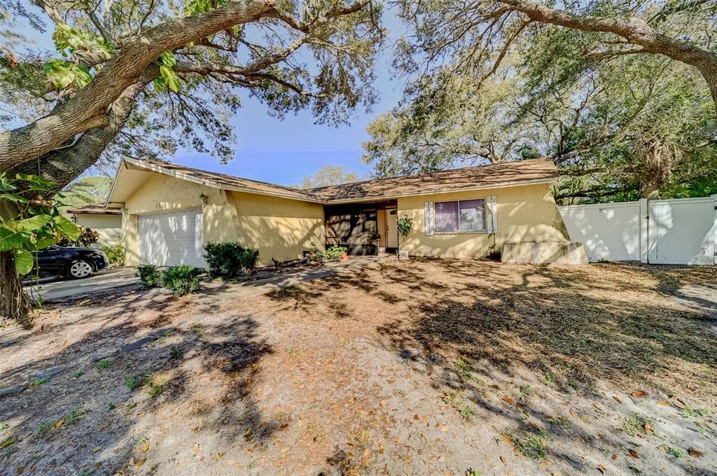 7657 HASTING CT ST PETERSBURG, FL 33709