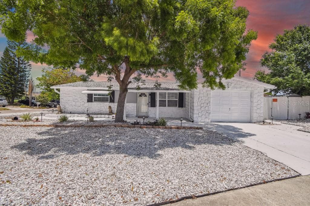 4747 FLORA AVENUE HOLIDAY, FL 34690