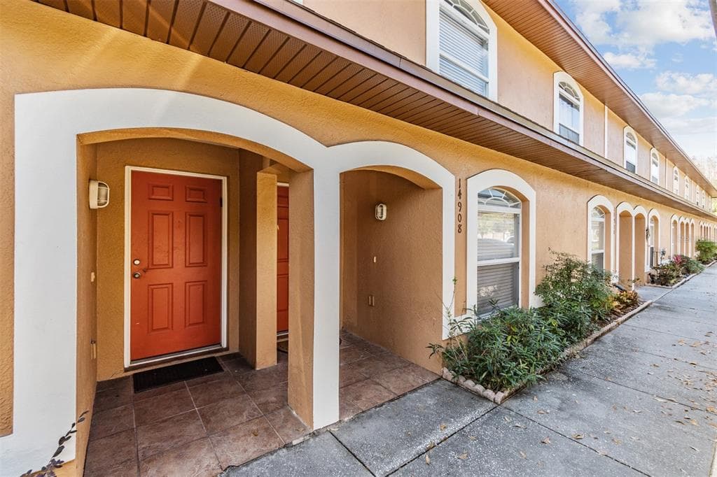 14906 PAR CLUB CIRCLE TAMPA, FL 33618