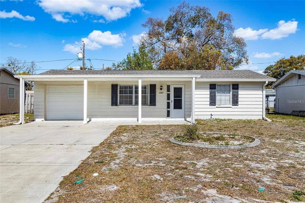 4307 OAK BLUFF AVENUE HOLIDAY, FL 34691