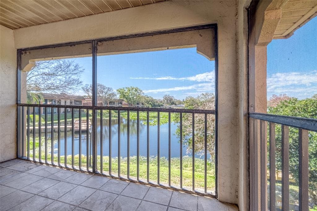 10186 SEMINOLE ISLAND DRIVE LARGO, FL 33773