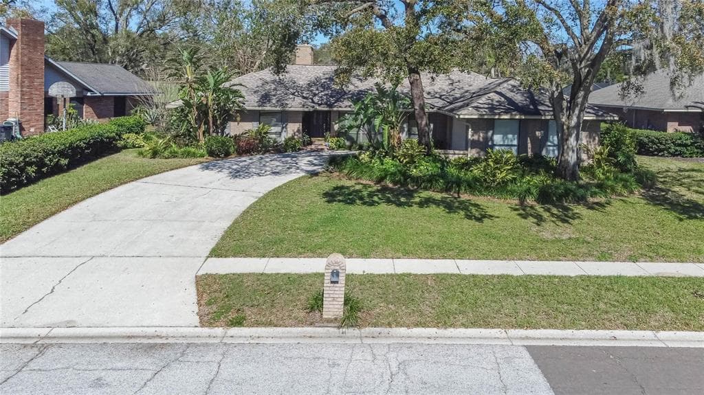 2805 FAIRWAY VIEW DR VALRICO, FL 33596