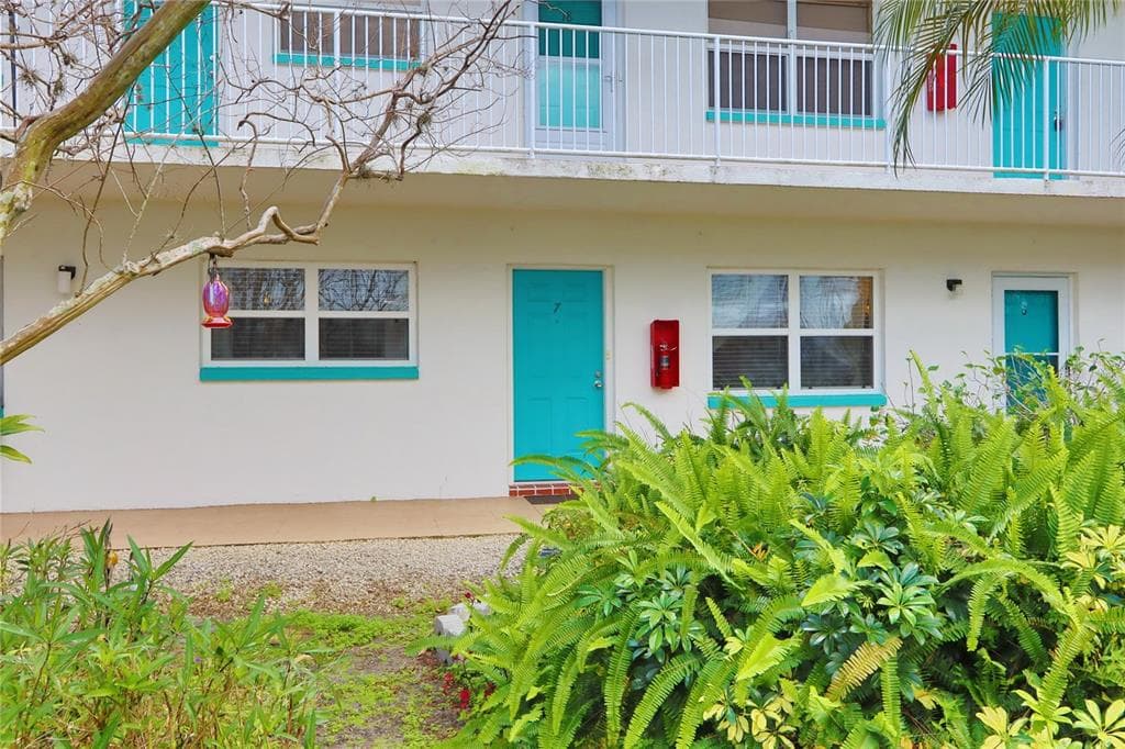 5855 18TH STREET N UNIT 7 ST PETERSBURG, FL 33714