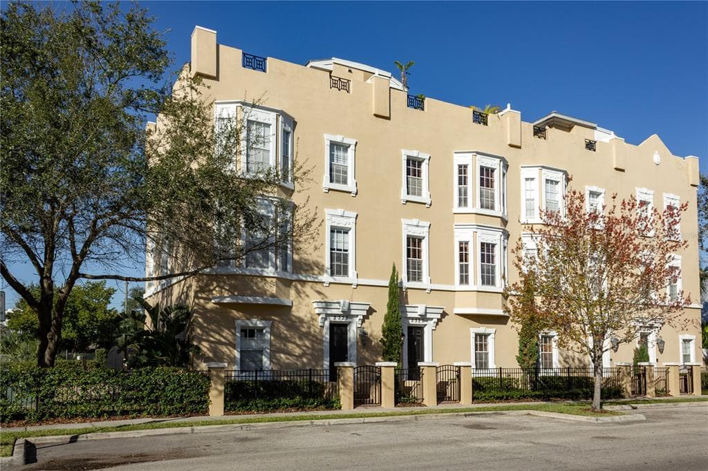 2325 W DE LEON STREET TAMPA, FL 33609