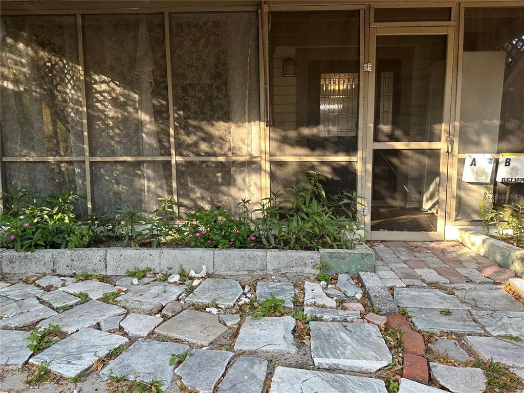 404 E NORTH STREET TAMPA, FL 33604