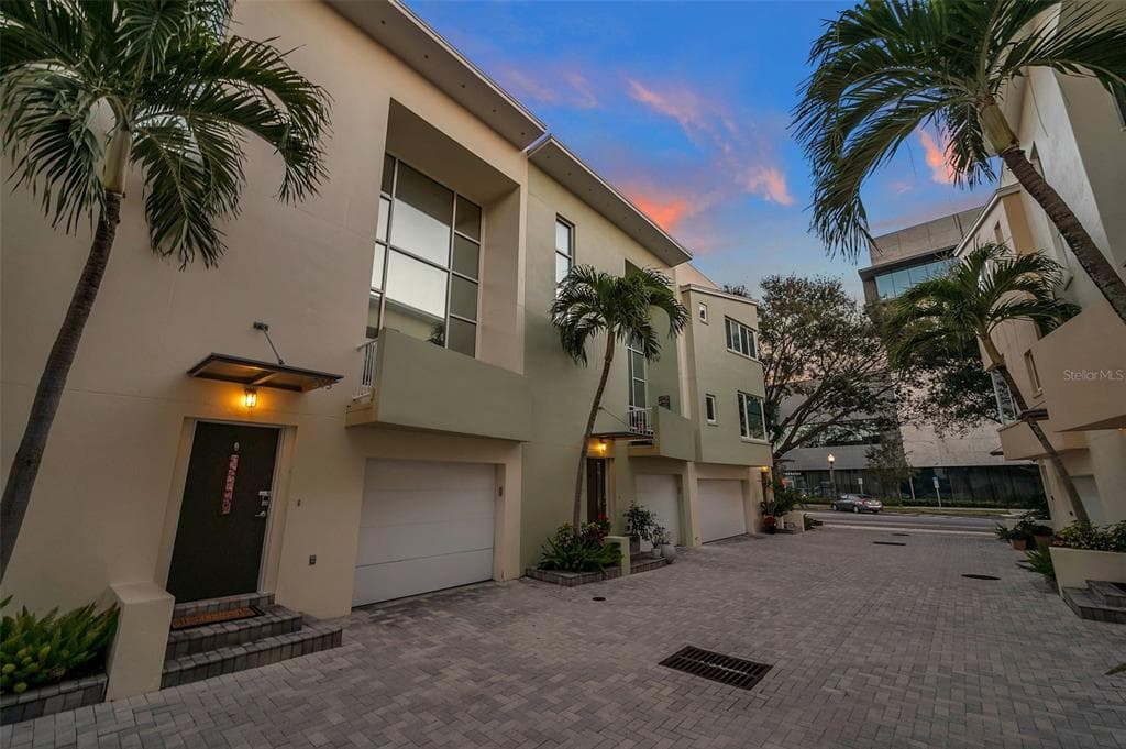 313 4TH AVENUE N ST PETERSBURG, FL 33701