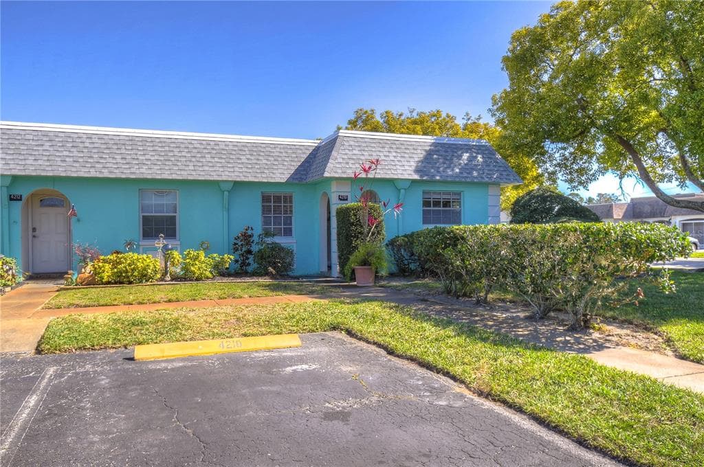 4210 PRINCE PLACE UNIT 4210 NEW PORT RICHEY, FL 34652