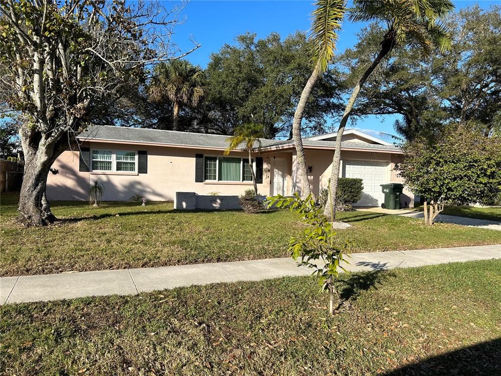 13633 IMPERIAL GROVE DRIVE N LARGO, FL 33774