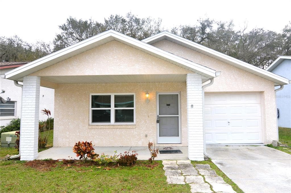 4715 SILVER CIRCLE ZEPHYRHILLS, FL 33541