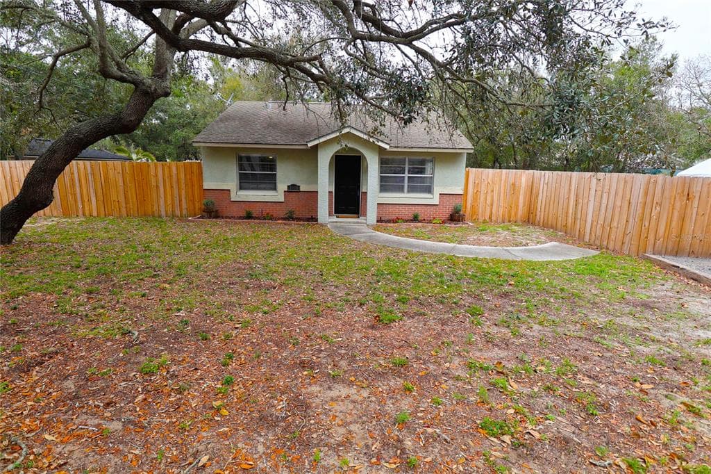1099 SILKWOOD AVENUE TARPON SPRINGS, FL 34689