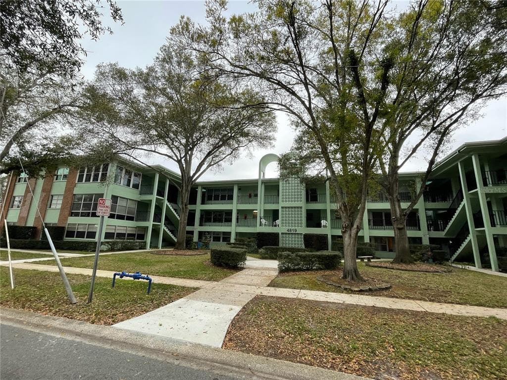 4819 8TH AVENUE N UNIT 302 ST PETERSBURG, FL 33713