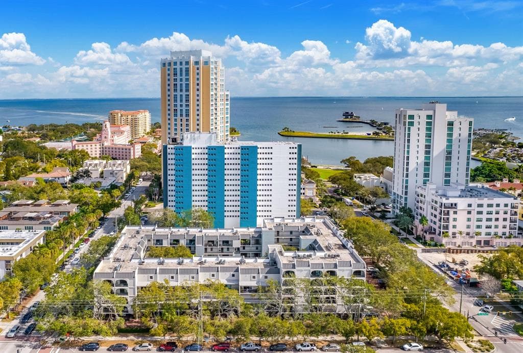 105 4TH AVENUE NE UNIT 205 ST PETERSBURG, FL 33701