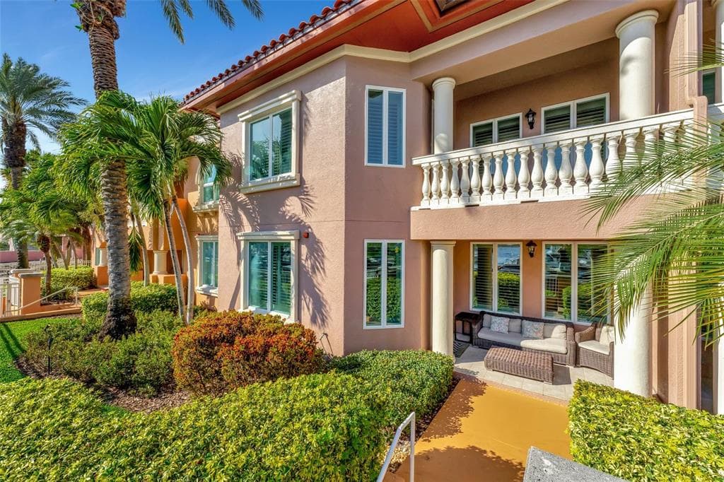 515 5TH AVENUE NE UNIT 515 ST PETERSBURG, FL 33701