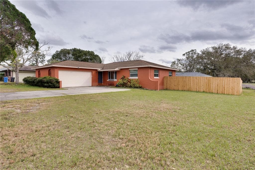 1925 DERBYWOOD DRIVE