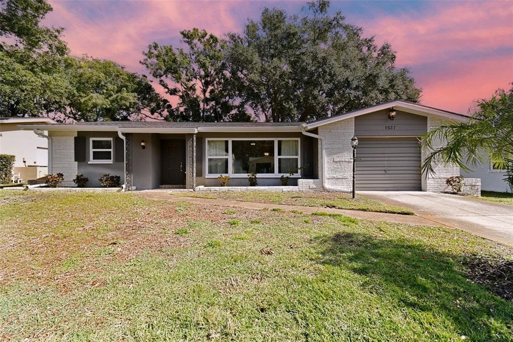1537 SIMMONS DRIVE CLEARWATER, FL 33756
