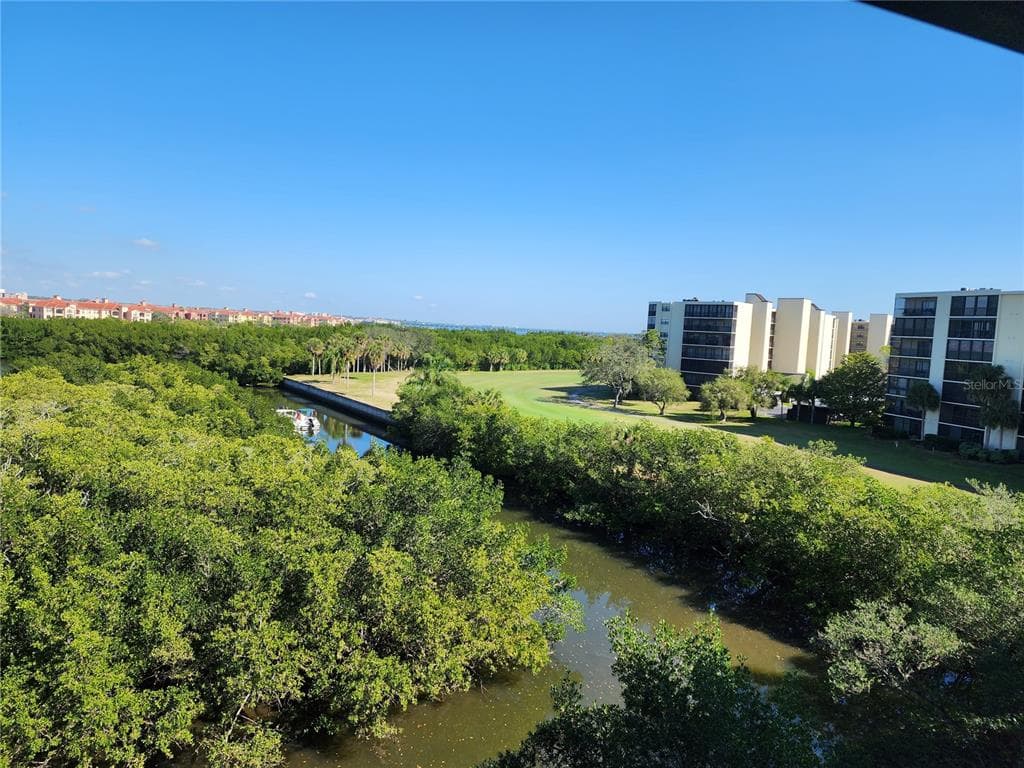 900 COVE CAY UNIT 5D CLEARWATER, FL 33760