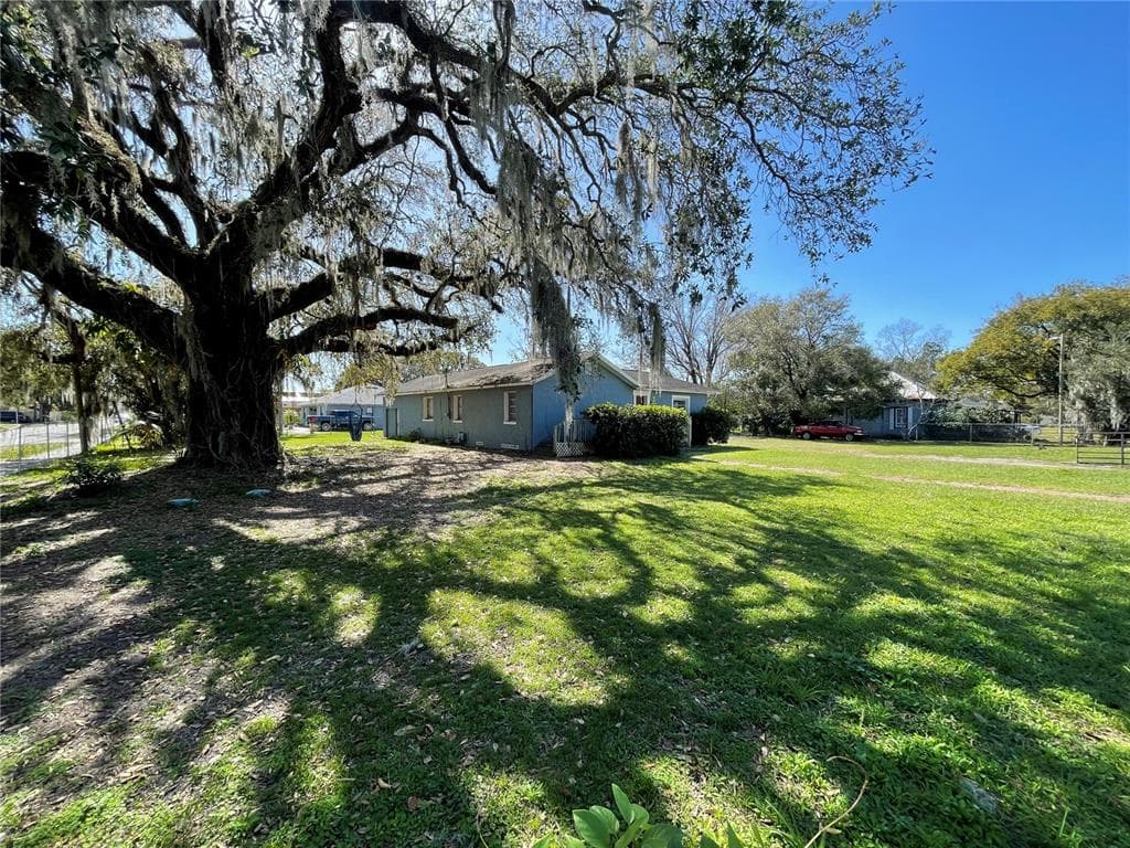 1509 E TOMLIN ST PLANT CITY, FL 33563