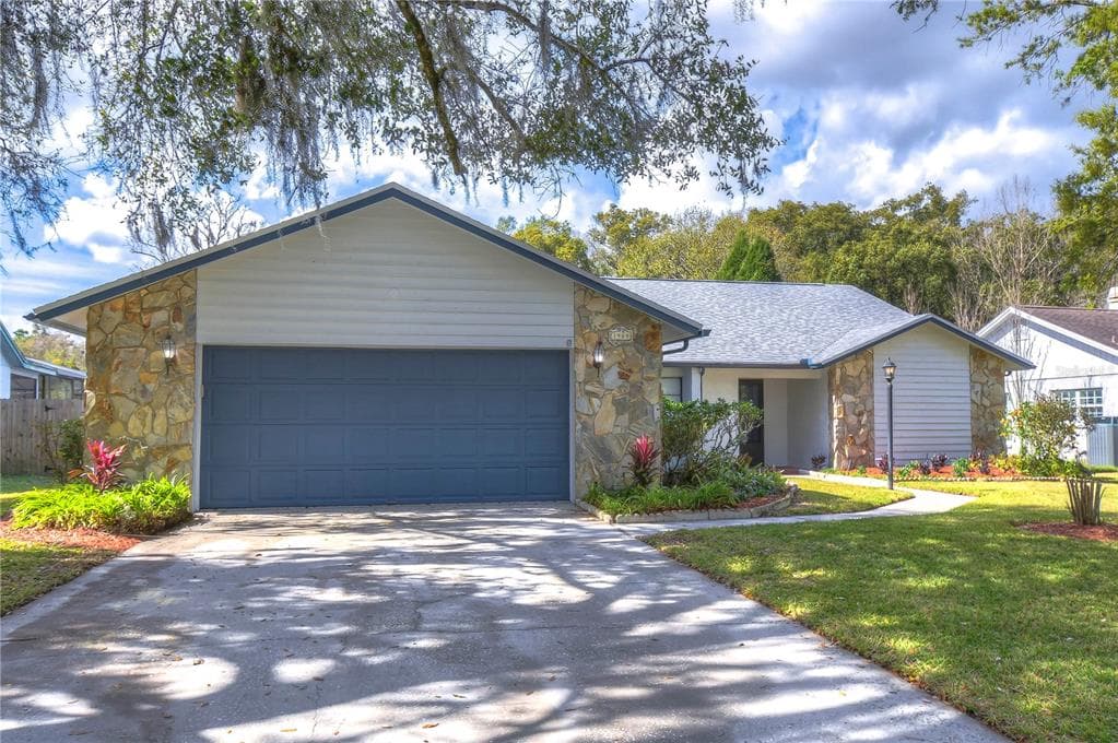 1909 LAKE PLATT LANE TAMPA, FL 33618
