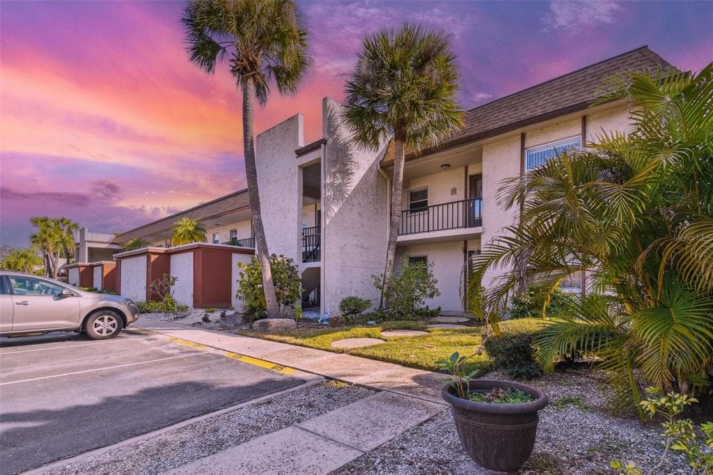 2750 E BAY DRIVE UNIT 1A LARGO, FL 33771