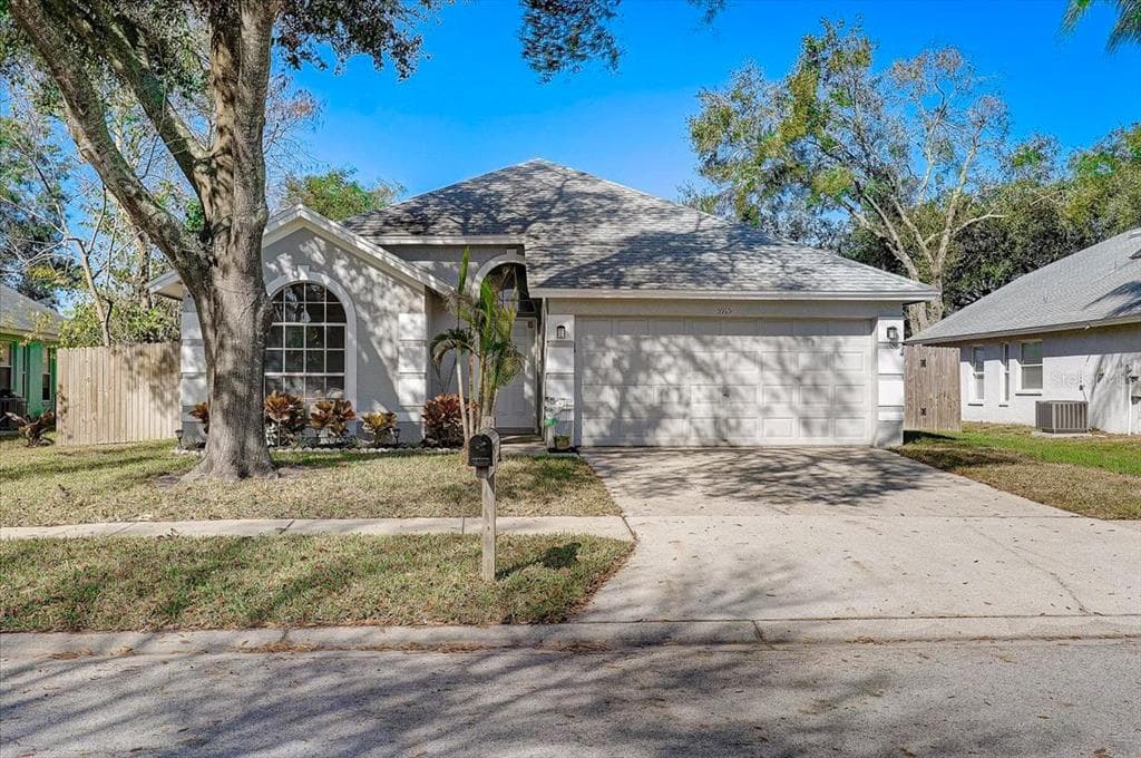 5915 AZURE DRIVE WESLEY CHAPEL, FL 33545