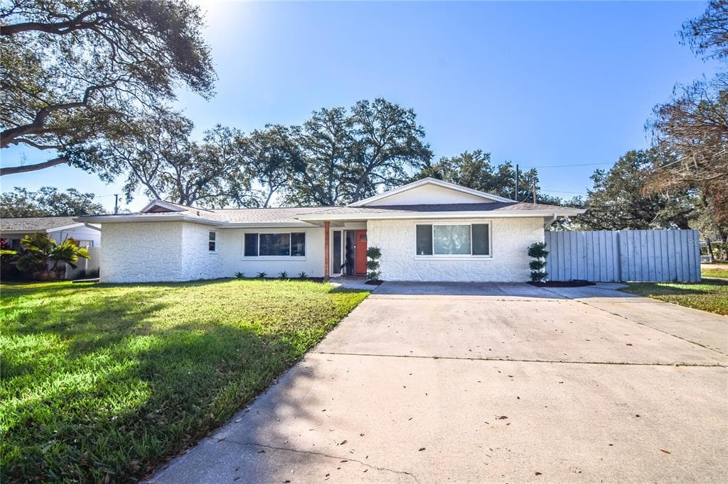 9996 56TH PLACE N ST PETERSBURG, FL 33708