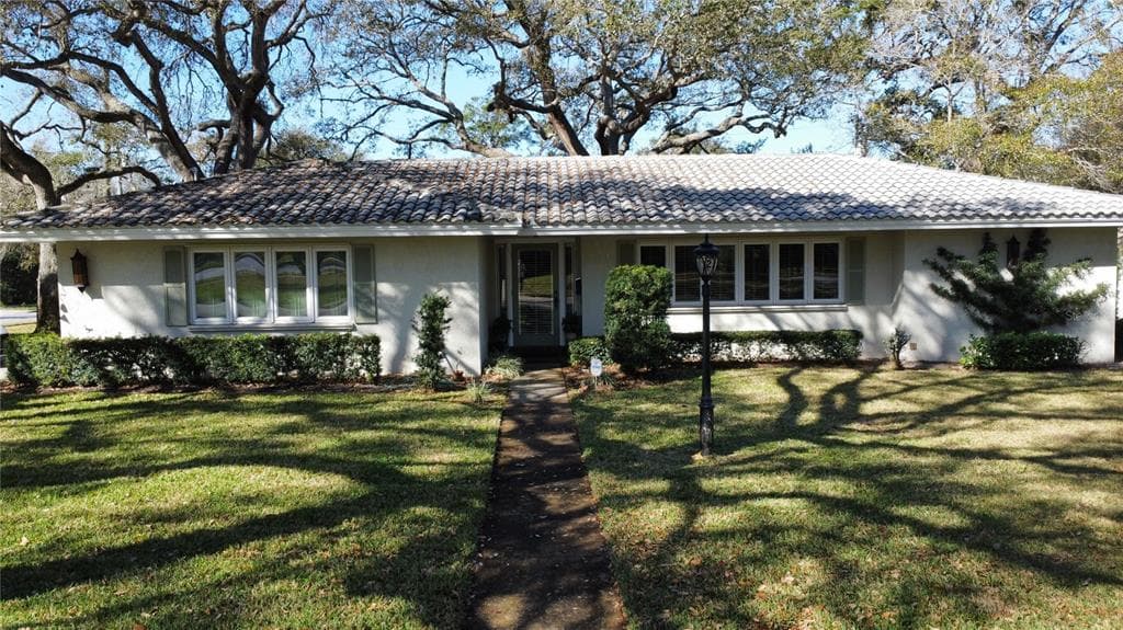 2 EASTWOOD LANE BELLEAIR, FL 33756
