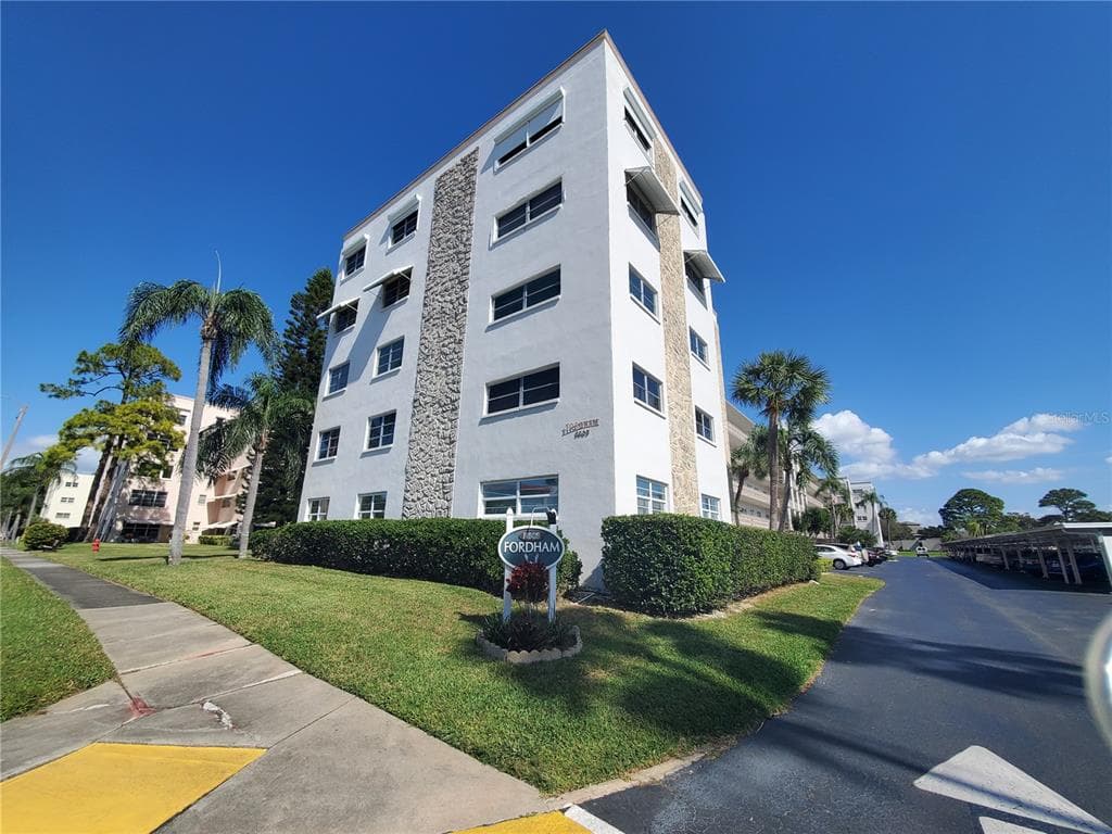 5603 80TH STREET N UNIT 203 ST PETERSBURG, FL 33709