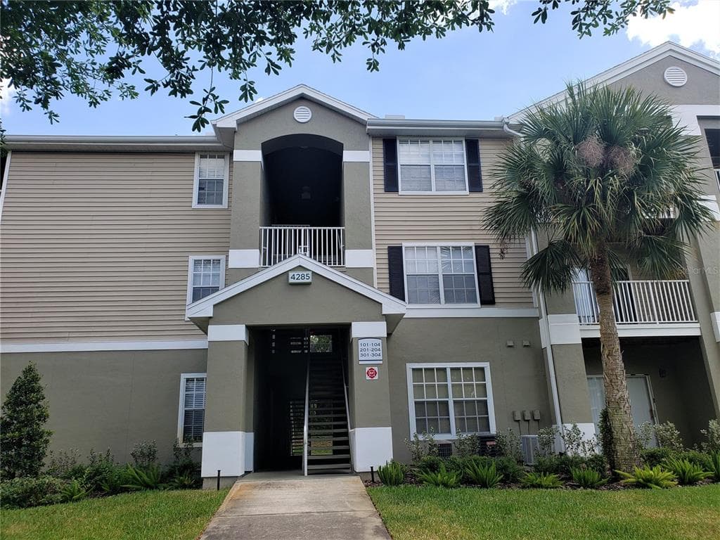 4285 SUMMER LANDING DRIVE UNIT 104 LAKELAND, FL 33810