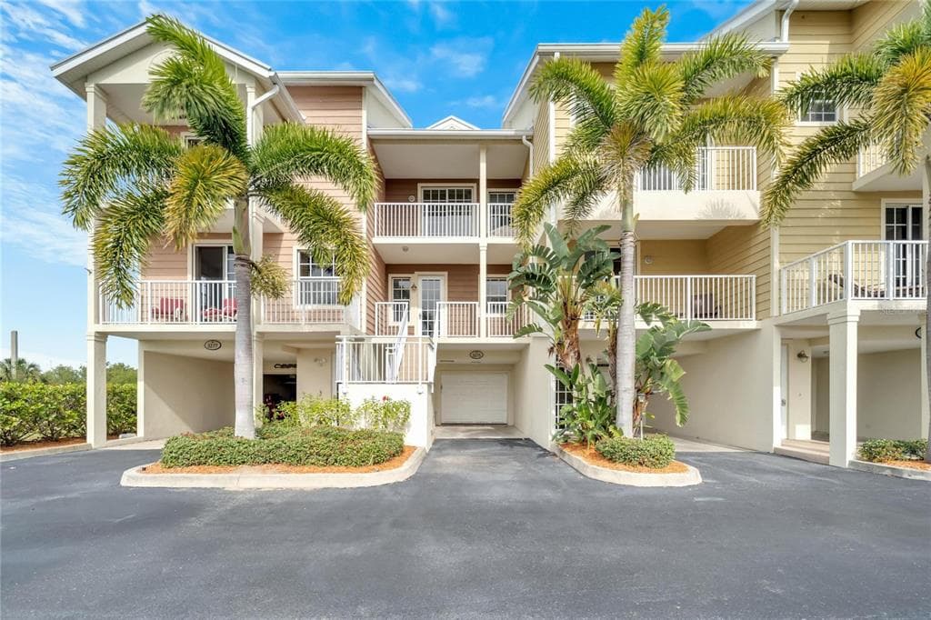 3275 MANGROVE POINT DRIVE RUSKIN, FL 33570