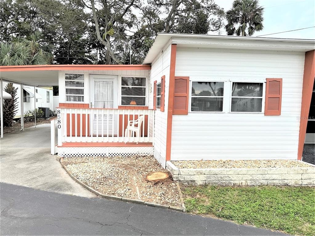 8580 42ND PLACE N UNIT 9 ST PETERSBURG, FL 33709