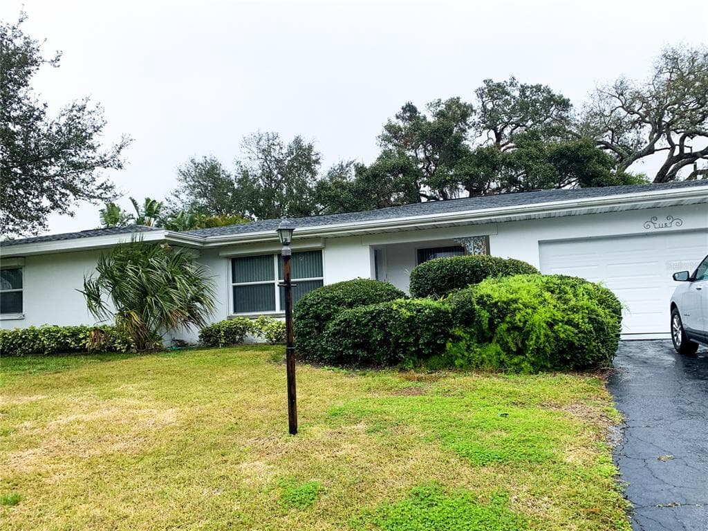 115 HARBOR VIEW LANE BELLEAIR BLUFFS, FL 33770