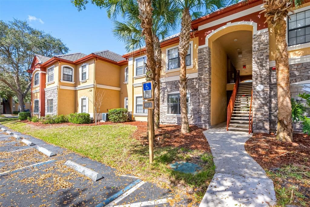 2141 PORTOFINO PLACE UNIT 28-282 PALM HARBOR, FL 34683