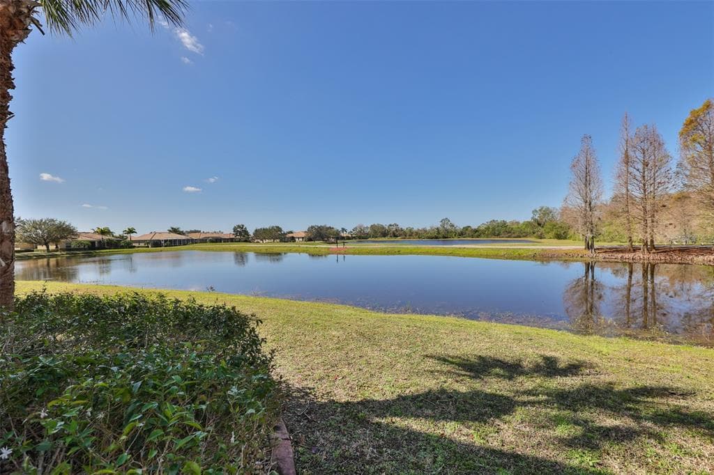 1427 EMERALD DUNES DRIVE UNIT 19 SUN CITY CENTER, FL 33573