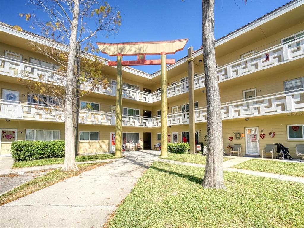 2416 WORLD PARKWAY BOULEVARD UNIT 52 CLEARWATER, FL 33763
