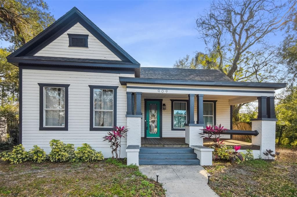 909 E 26TH AVENUE TAMPA, FL 33605