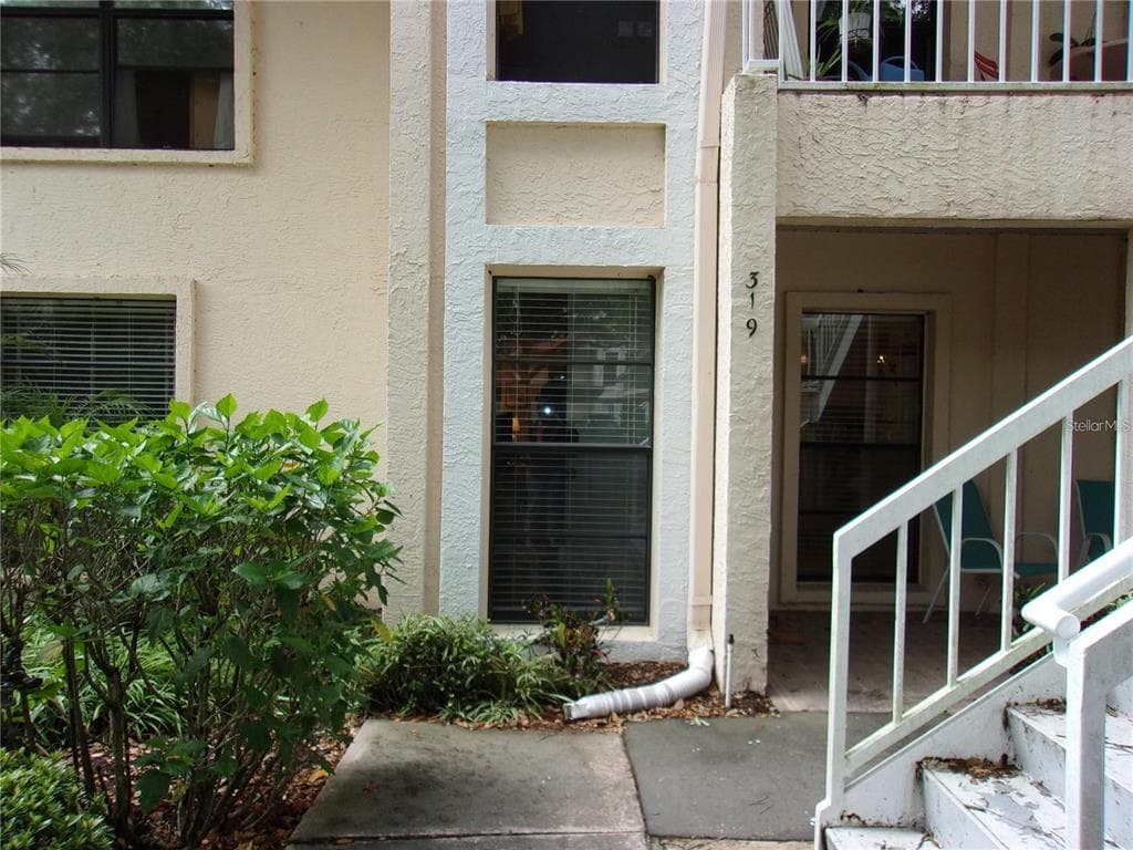 319 KNOTTWOOD COURT UNIT 2 SUN CITY CENTER, FL 33573