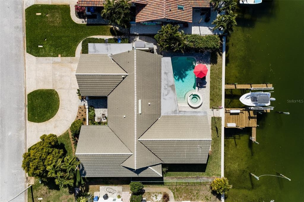 1989 IOWA AVENUE NE ST PETERSBURG, FL 33703