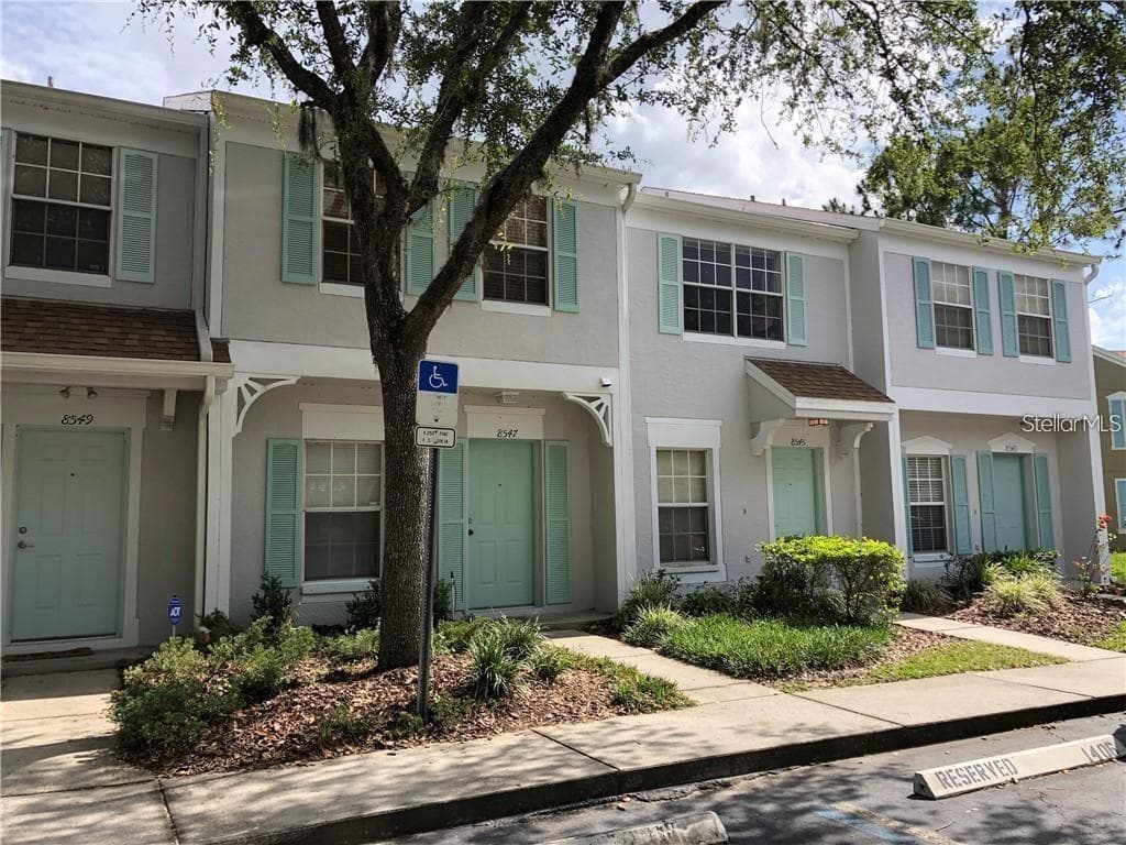 8547 HUNTERS KEY CIRCLE TAMPA, FL 33647