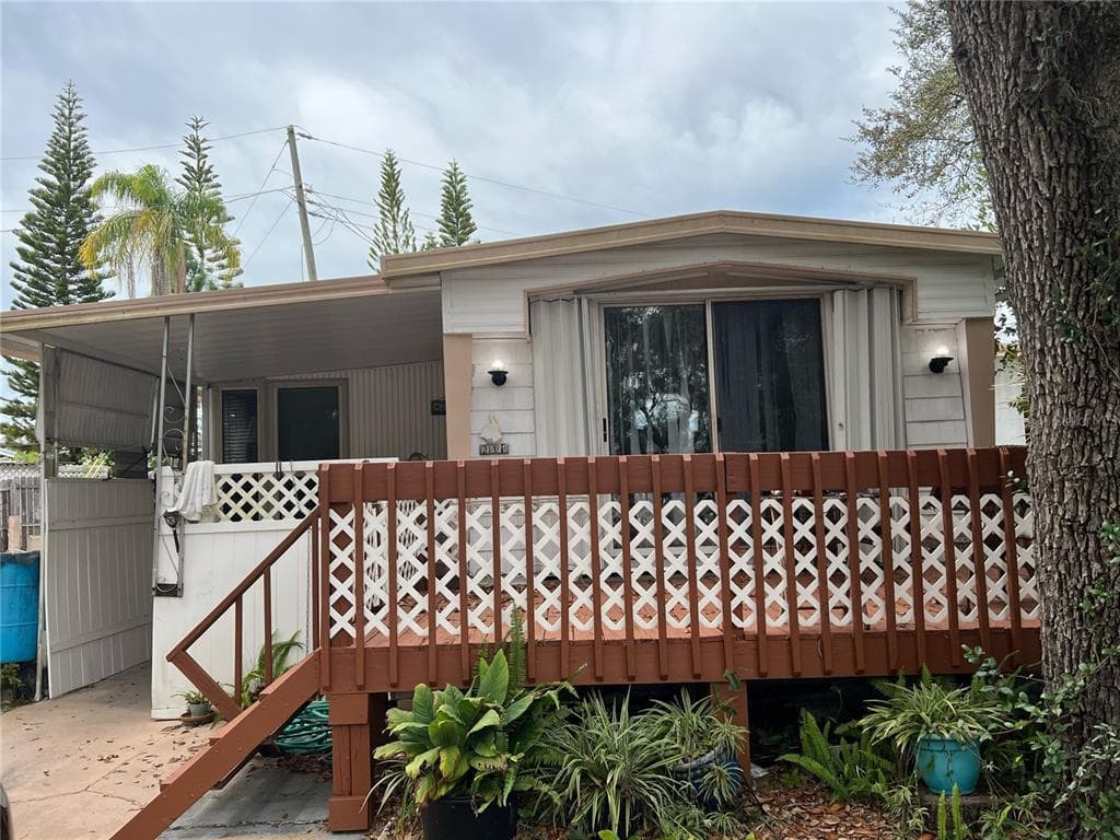 803 ST CHARLES DRIVE TARPON SPRINGS, FL 34689