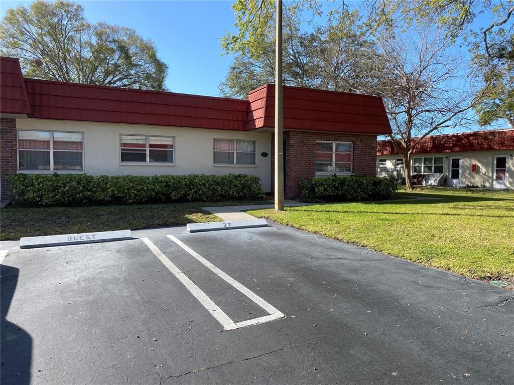 5865 37TH AVENUE N UNIT 27 ST PETERSBURG, FL 33710