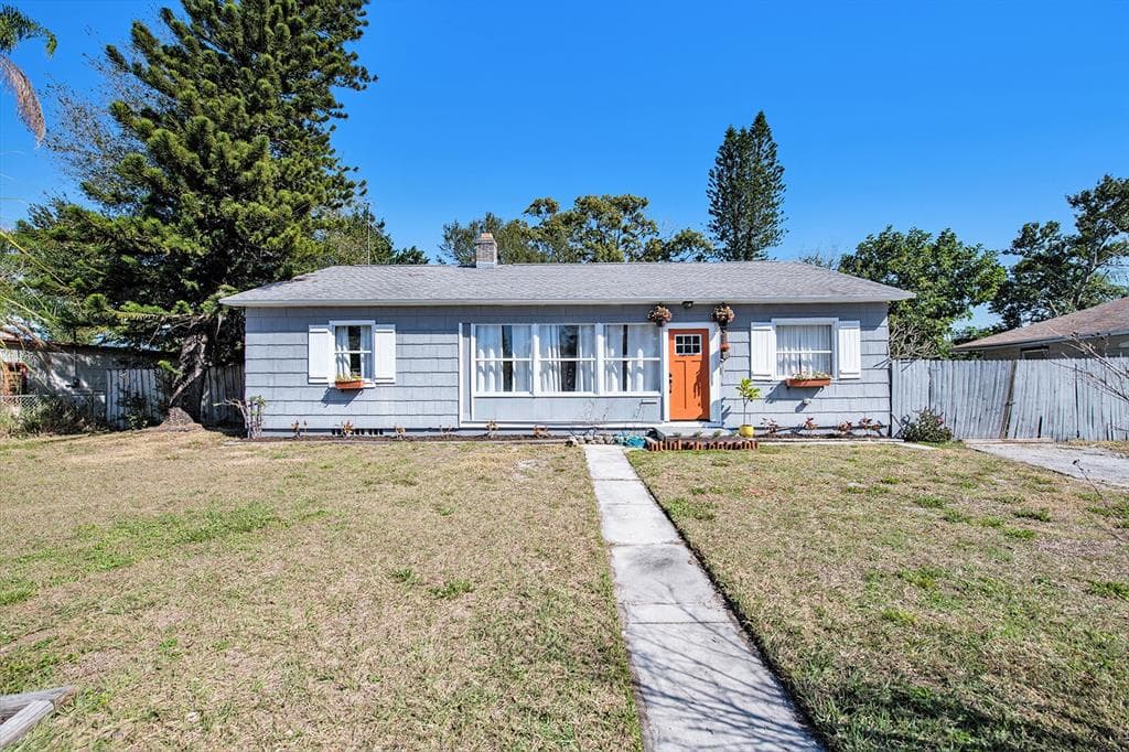 216 KINGSTON STREET S ST PETERSBURG, FL 33711