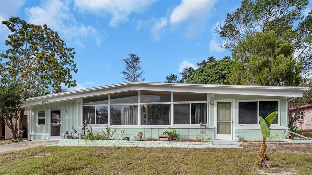 1933 STANTON AVENUE LARGO, FL 33770