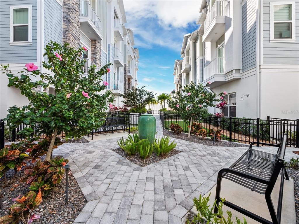 506 LAUREL PARK DRIVE SARASOTA, FL 34236