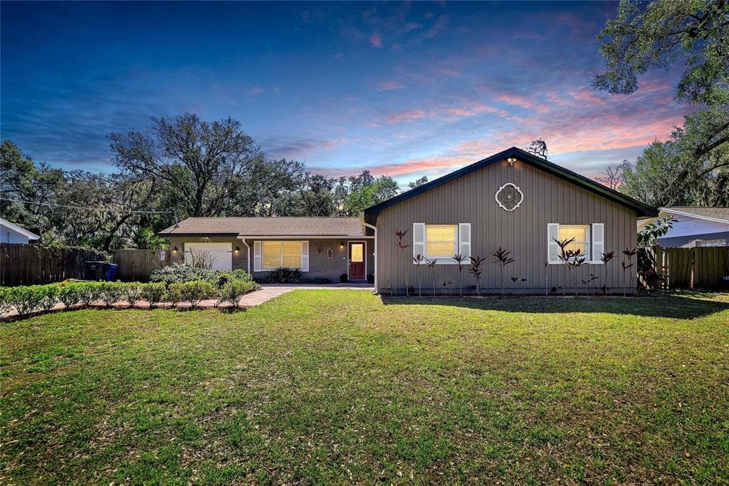 907 HOMEWOOD DRIVE BRANDON, FL 33511