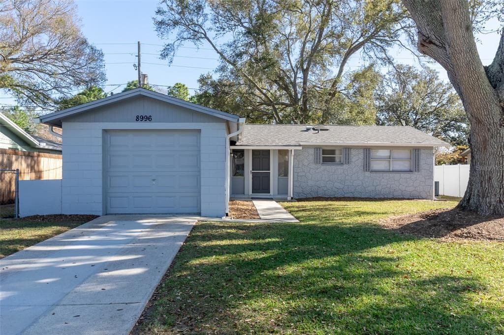 8996 FAIRWEATHER DRIVE LARGO, FL 33773