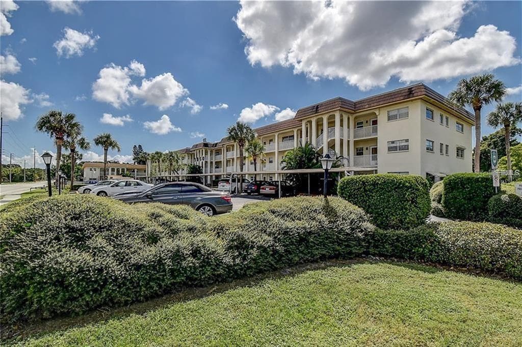 3850 13TH AVENUE N UNIT 202 ST PETERSBURG, FL 33713