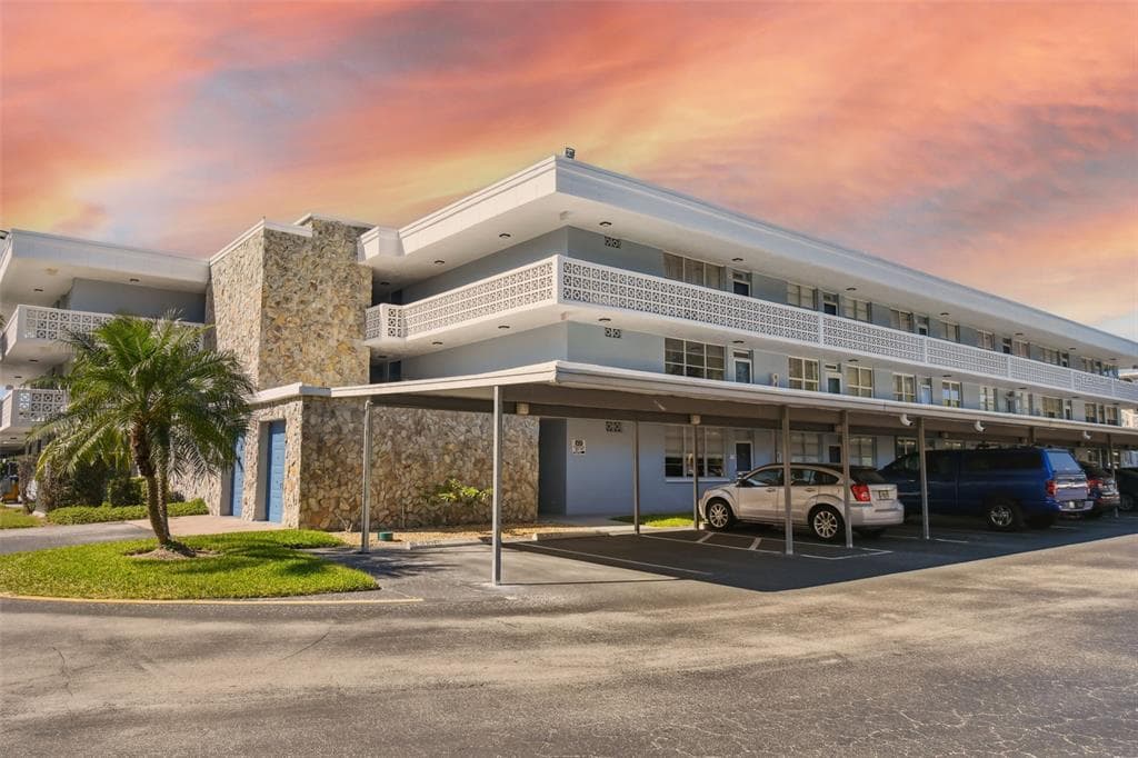 4720 LOCUST ST NE UNIT 209 ST PETERSBURG, FL 33703